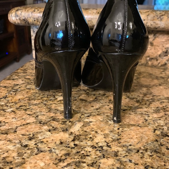 Gorgeous 8.5 M black patent spectators - Picture 4 of 8